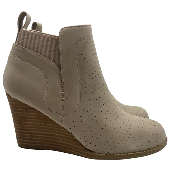 Dolce Vita Womens Booties Gerdy Beige Vegan Leather Ankle Wedge Neutral Casual - Picture 2 of 12